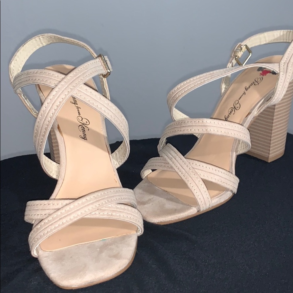 Heels - Picture 2 of 3